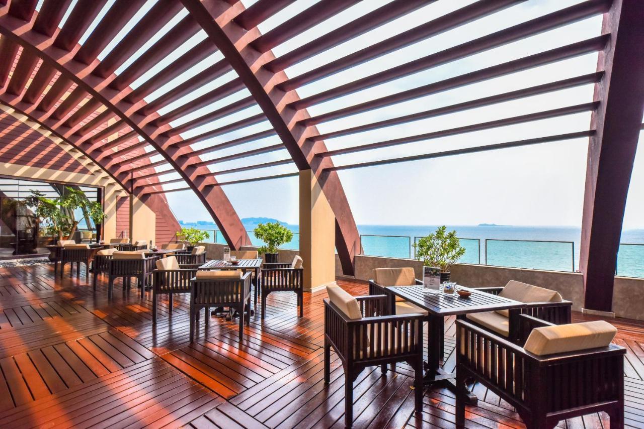 Pullman Oceanview Sanya Bay Resort & Spa Exterior photo